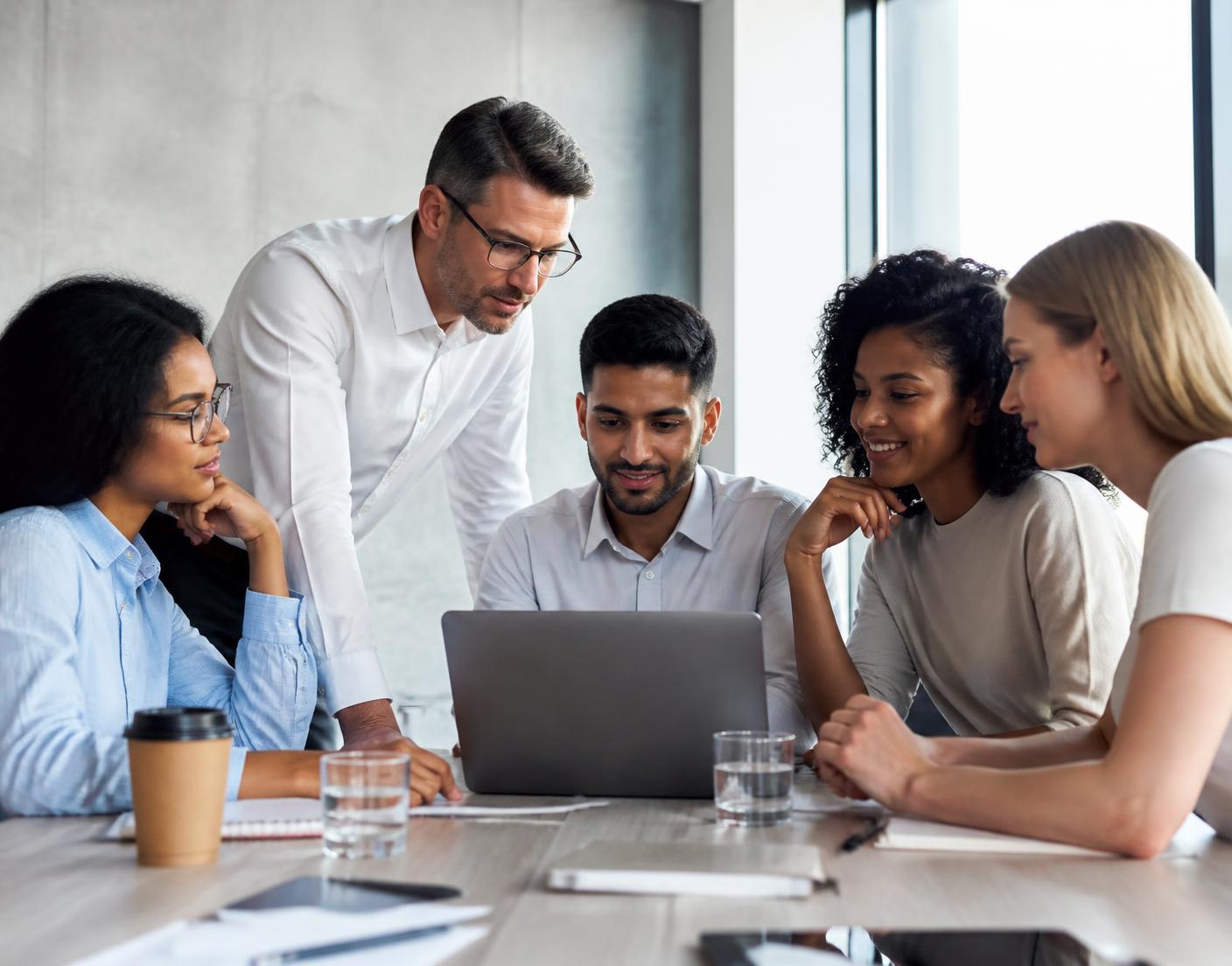 Équipe de Pôle Digital collaborant sur un projet